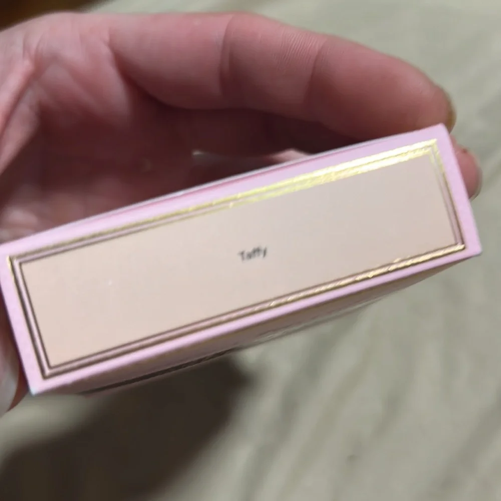 💕🌙Too Faced Taffy Born This away Multi Use Powder